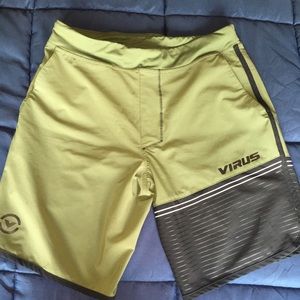 MENS VIRUS VELOCITY SHORT. Size S